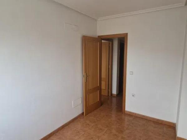 Chalet pareado en calle Miguel Hernández