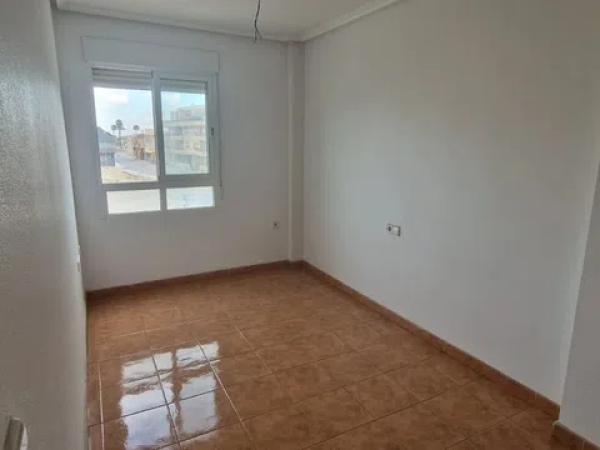 Chalet pareado en calle Miguel Hernández