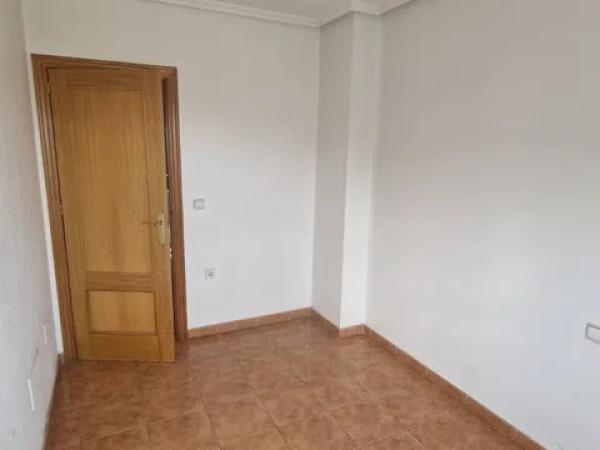 Chalet pareado en calle Miguel Hernández