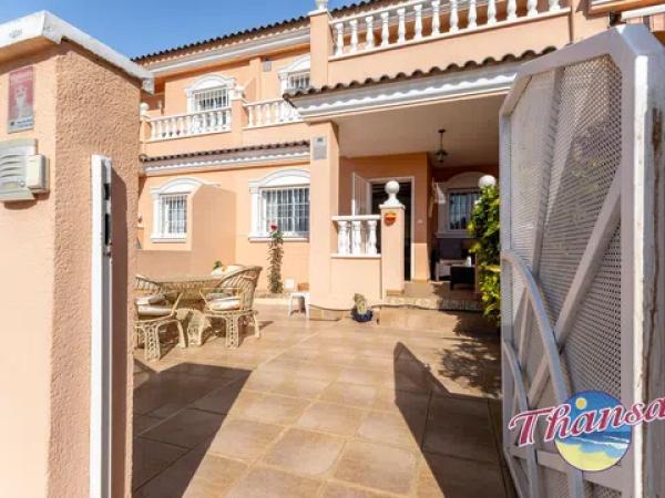 Chalet adosado en avenida de Finlandia