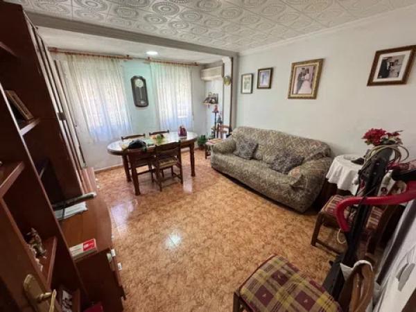 Piso en calle Escultor Navarro Santafé