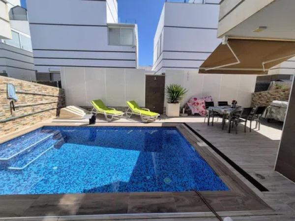 Casa independiente en avenida de Cuenca