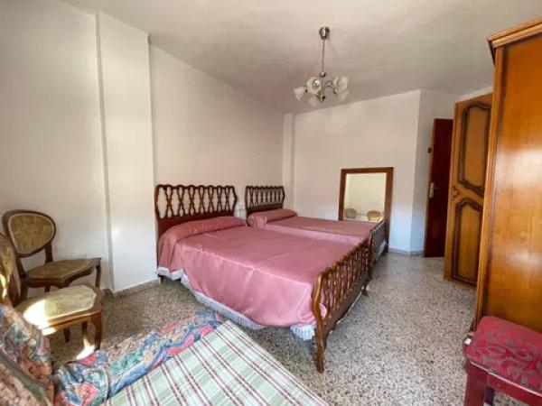 Piso en avenida Reina Victoria, 5