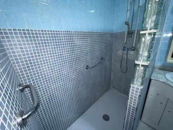 Piso en avenida Reina Victoria, 5