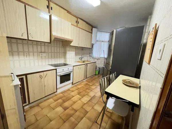 Piso en avenida Reina Victoria, 5