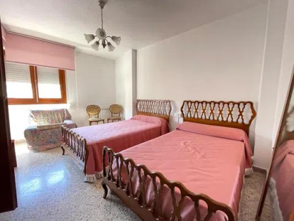 Piso en avenida Reina Victoria, 5