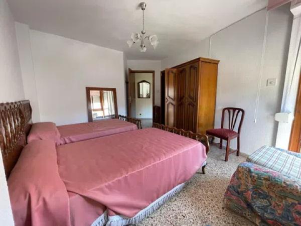 Piso en avenida Reina Victoria, 5