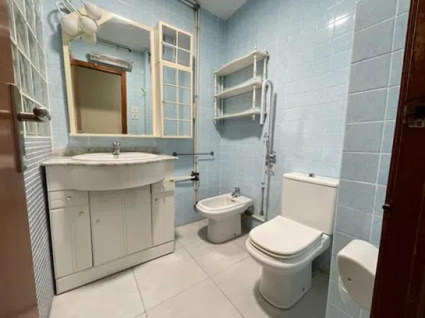 Piso en avenida Reina Victoria, 5