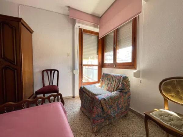 Piso en avenida Reina Victoria, 5