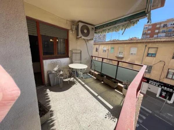 Piso en avenida Reina Victoria, 5