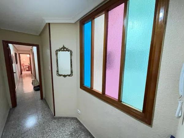 Piso en avenida Reina Victoria, 5