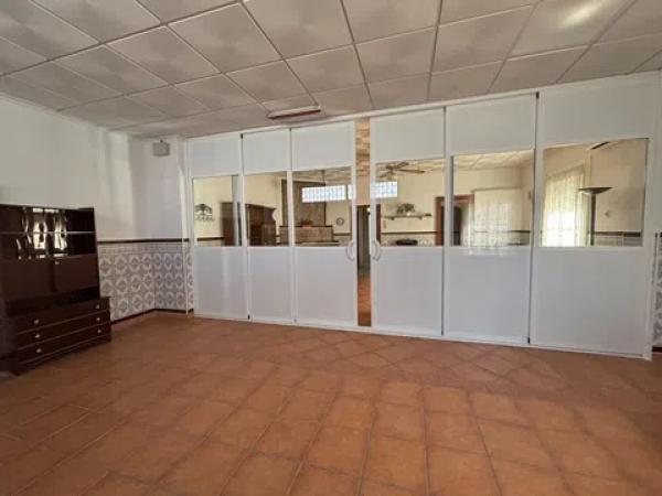 Casa independiente en calle Agost