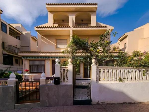 Chalet pareado en Urbanización las Viñas i