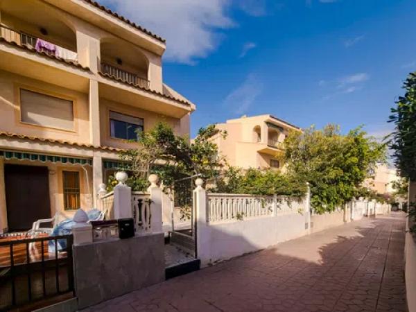 Chalet pareado en Urbanización las Viñas i