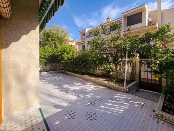 Chalet pareado en Urbanización las Viñas i