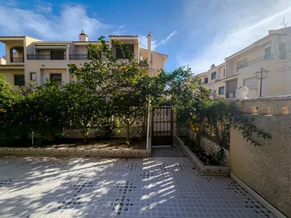 Chalet pareado en Urbanización las Viñas i