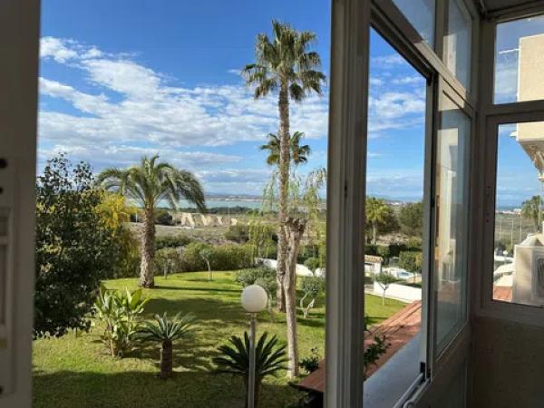 Piso en avenida Corinto, 2 a