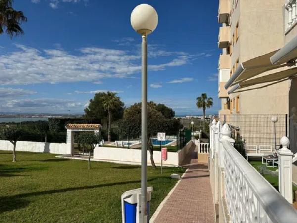 Piso en avenida Corinto, 2 a