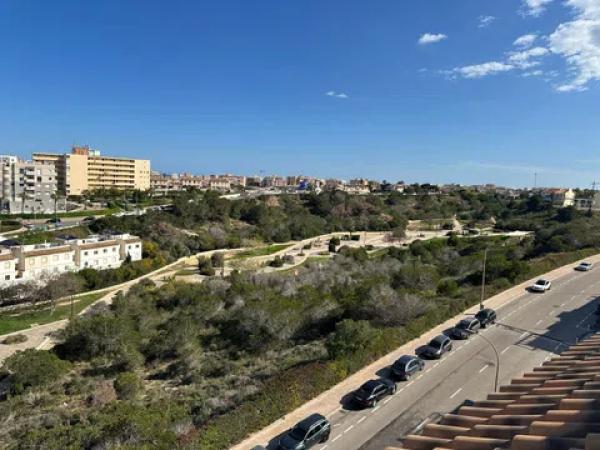 Piso en avenida Corinto, 2 a