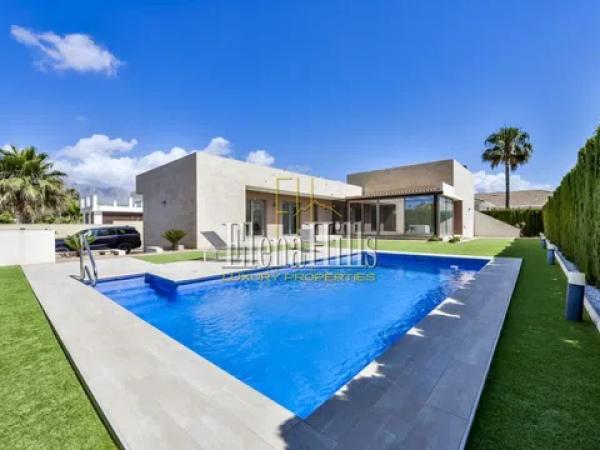 Casa independiente en calle La Gomera