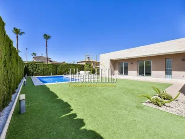 Casa independiente en calle La Gomera