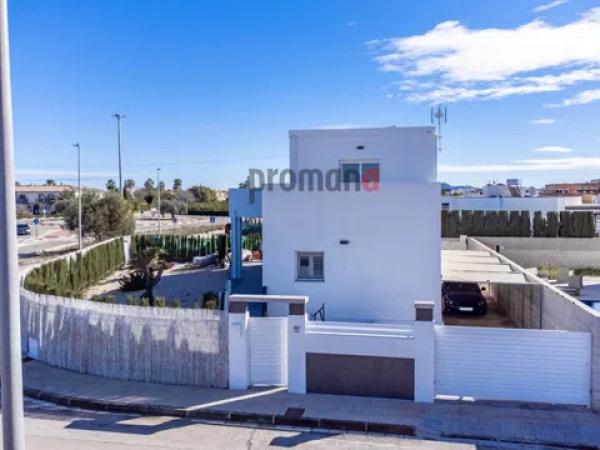 Casa independiente en calle Jose Edmundo Casañ