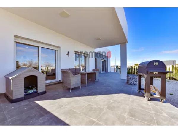 Casa independiente en calle Jose Edmundo Casañ