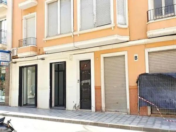 Chalet pareado en calle Antonio Maura