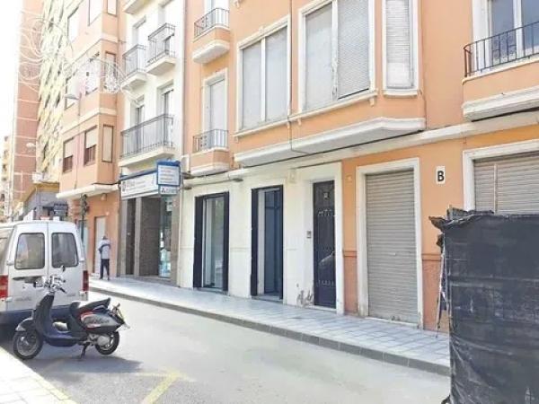 Chalet pareado en calle Antonio Maura