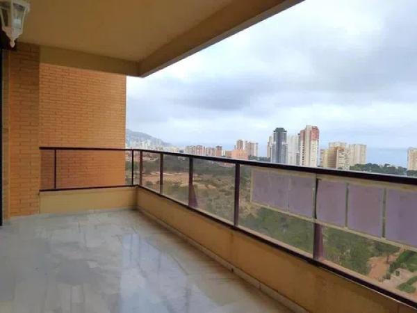 Piso en calle Presidente Adolfo Suárez