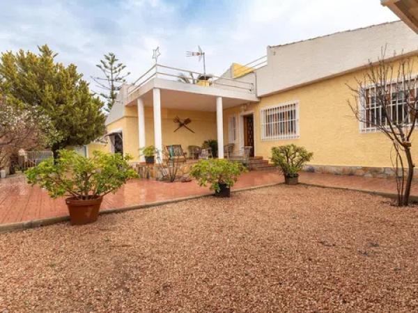 Casa independiente en calle Río Guadalquivir