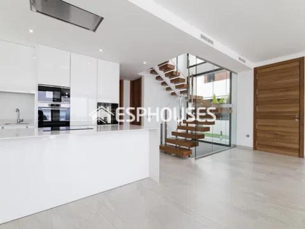 Chalet en calle Viena, 6