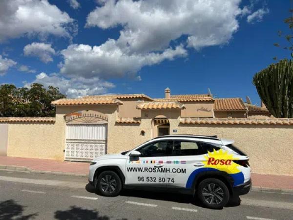 Casa independiente en calle Sagitario