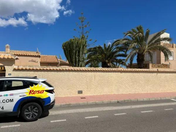 Casa independiente en calle Sagitario