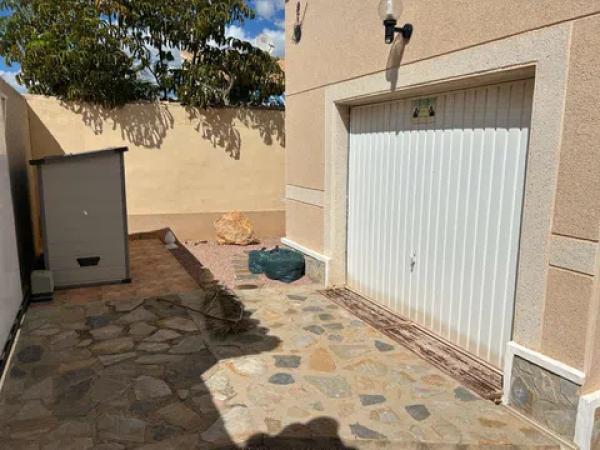 Casa independiente en calle Sagitario