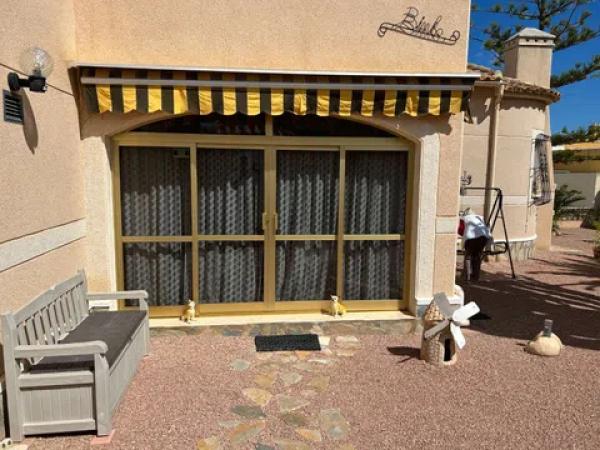 Casa independiente en calle Sagitario