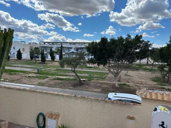 Casa independiente en calle Sagitario