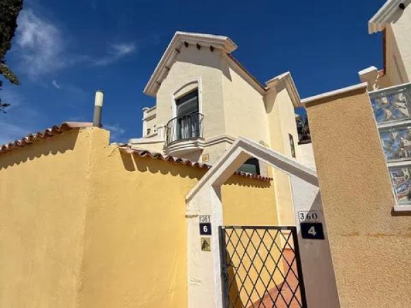 Chalet pareado en calle Estrecho de Mesina, 4