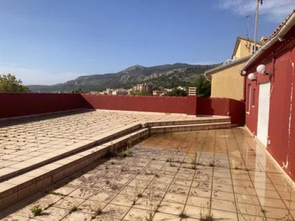 Chalet pareado en calle Alcoi