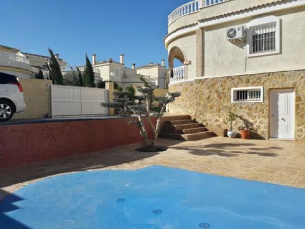 Casa independiente en calle Garcilaso de la Vega