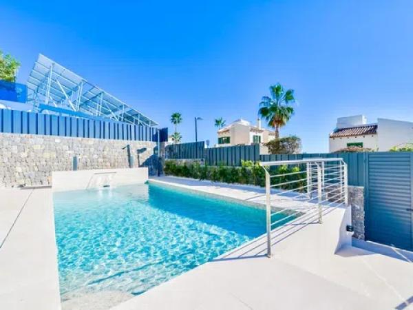 Casa independiente en calle Roma