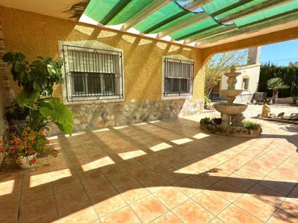 Casa independiente en alto Partida Valverde