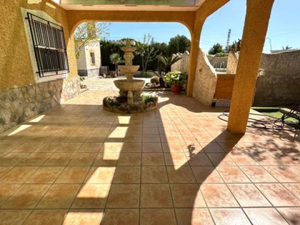 Casa independiente en alto Partida Valverde