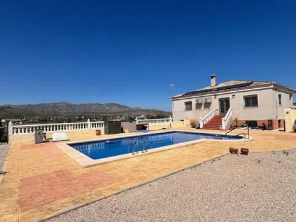 Casa independiente en las pinas, 50