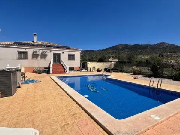 Casa independiente en las pinas, 50