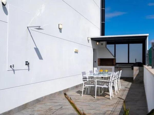 Chalet pareado en calle José Nieto