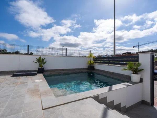 Chalet pareado en calle José Nieto