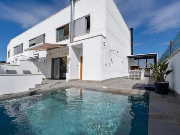 Chalet pareado en calle José Nieto