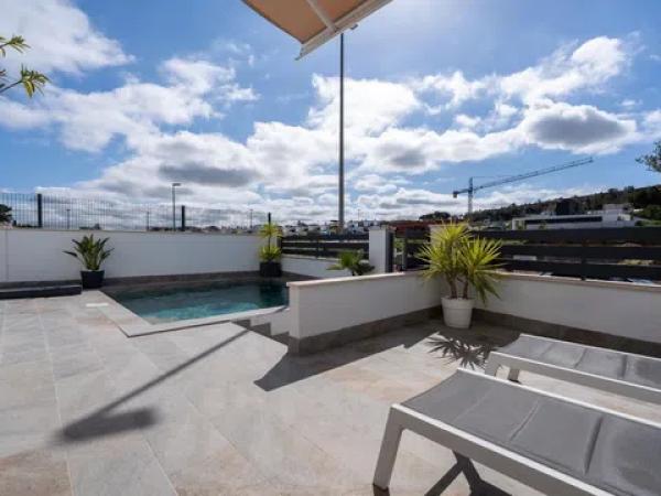 Chalet pareado en calle José Nieto