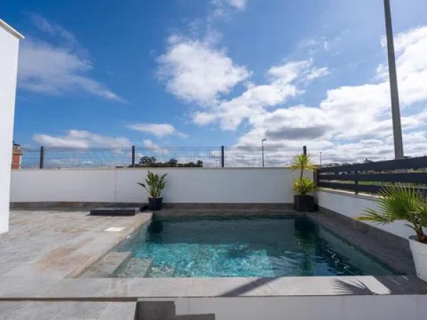 Chalet pareado en calle José Nieto